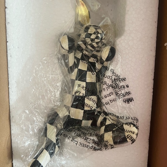 Mackenzie-Childs 🖤🤍 Courtly Check
Funny Bunny Pot Hanger 🖤🤍 NIB! Last one. - Picture 9 of 10